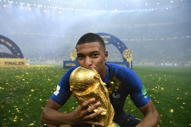 英媒聚焦：拉扬、帕斯等五位年轻新星闪耀世界杯，潜力球员值得关注与期待