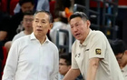 CBA最新动态曝光！北京男篮内线中锋主动寻求新出路，下赛季北京主帅面临三选一关键抉择，山东男篮核心球员成功签下顶薪合同，四名球员正式宣布离队告别球队