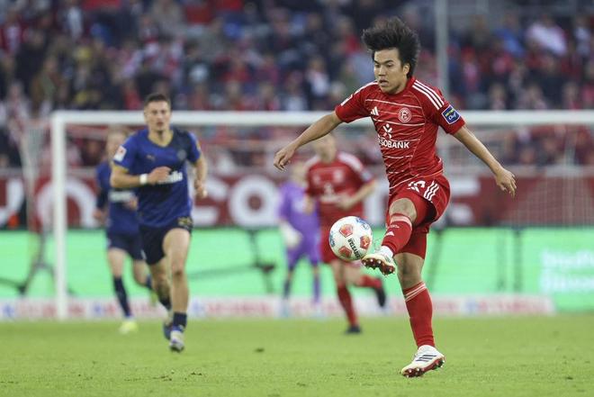 德天空披露：田中聪今日完成体检，与沙尔克04签下长期合约，加盟事宜即将正式公布，引发球迷高度关注